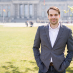 Sebastian Jabbusch Sebastian Jabbusch vor dem Reichtstagsgebäude